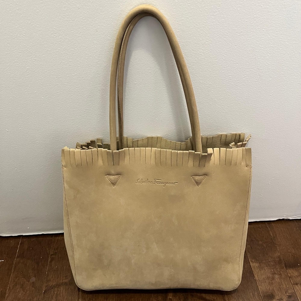 Vintage Salvatore Ferragamo leather tote bag in very good condition.